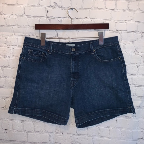 Signature by Levi Strauss Pants - Levi’s San Francisco Dark Blue Jean Shorts sz 14